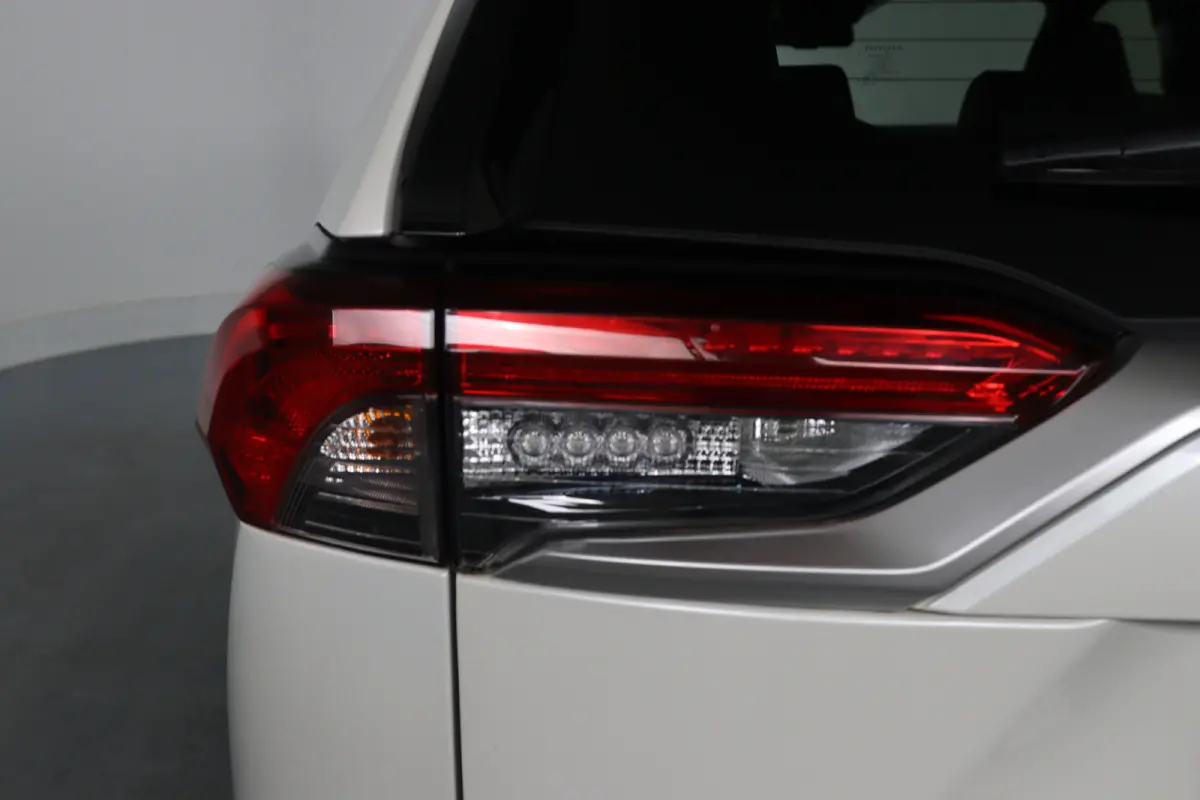 2.5 Hybrid AWD Bi-Tone | Dealer Onderhouden! | Stoel/stuurverwarming | Navi | Clima | Camera | Cruise Adaptive | LED | Keyless | Lichtmetalen Velgen