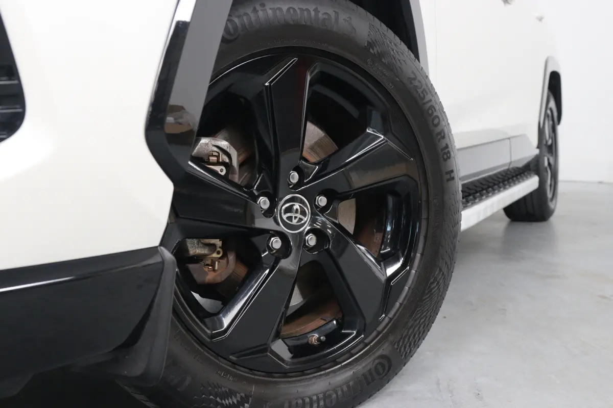 2.5 Hybrid AWD Bi-Tone | Dealer Onderhouden! | Stoel/stuurverwarming | Navi | Clima | Camera | Cruise Adaptive | LED | Keyless | Lichtmetalen Velgen