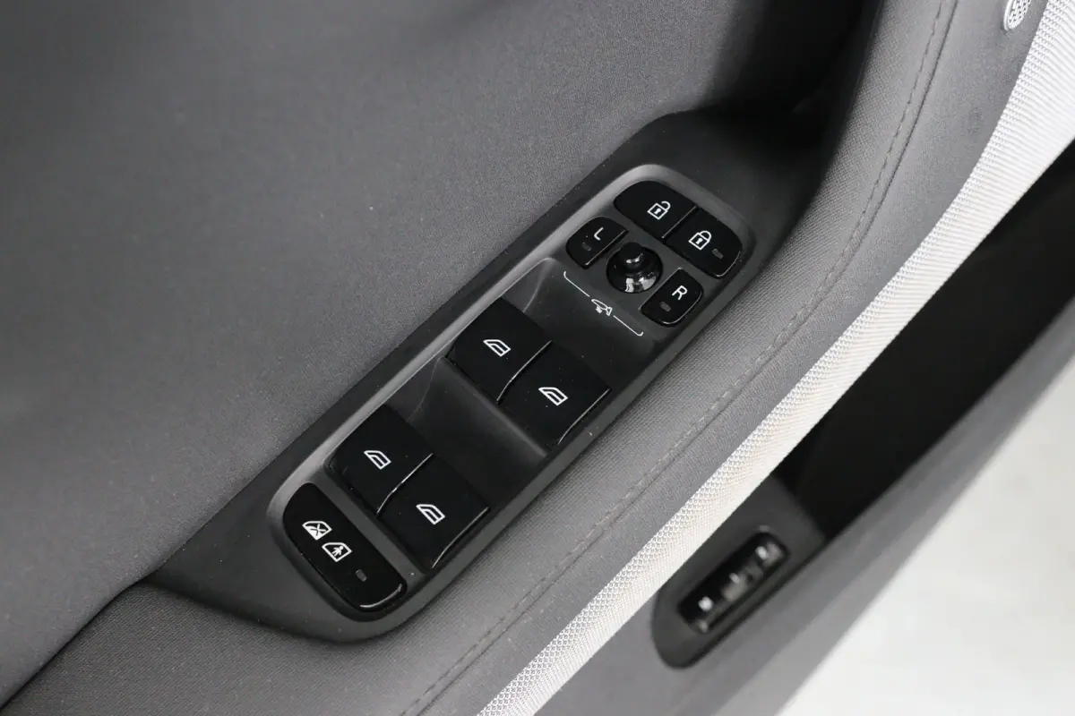 Long Range Dual motor Plus 8 kWh | Dealer Onderhouden! | SOH 99% |  Panoramadak | Harman/Kardon | Memory Zetels | 360 Camera | Clima | LED | Keyless | BLIS | Stoelverwarming | Lichtmetalen V