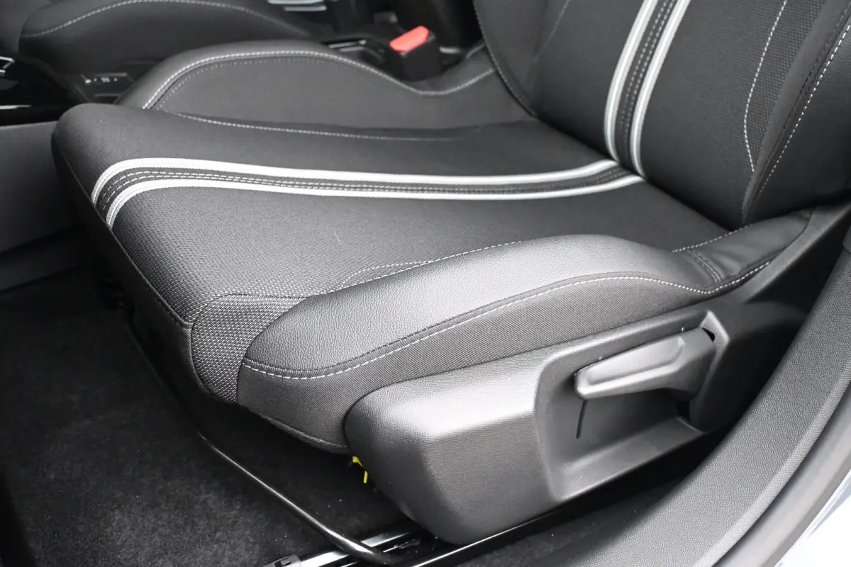 Electric Long Range GS 51 kWh DEMO-DEAL! | Stuur/Stoelverwarming | Navigatie | Dodehoek-Detectie | Keyless-Entry | Sportstoelen | !!