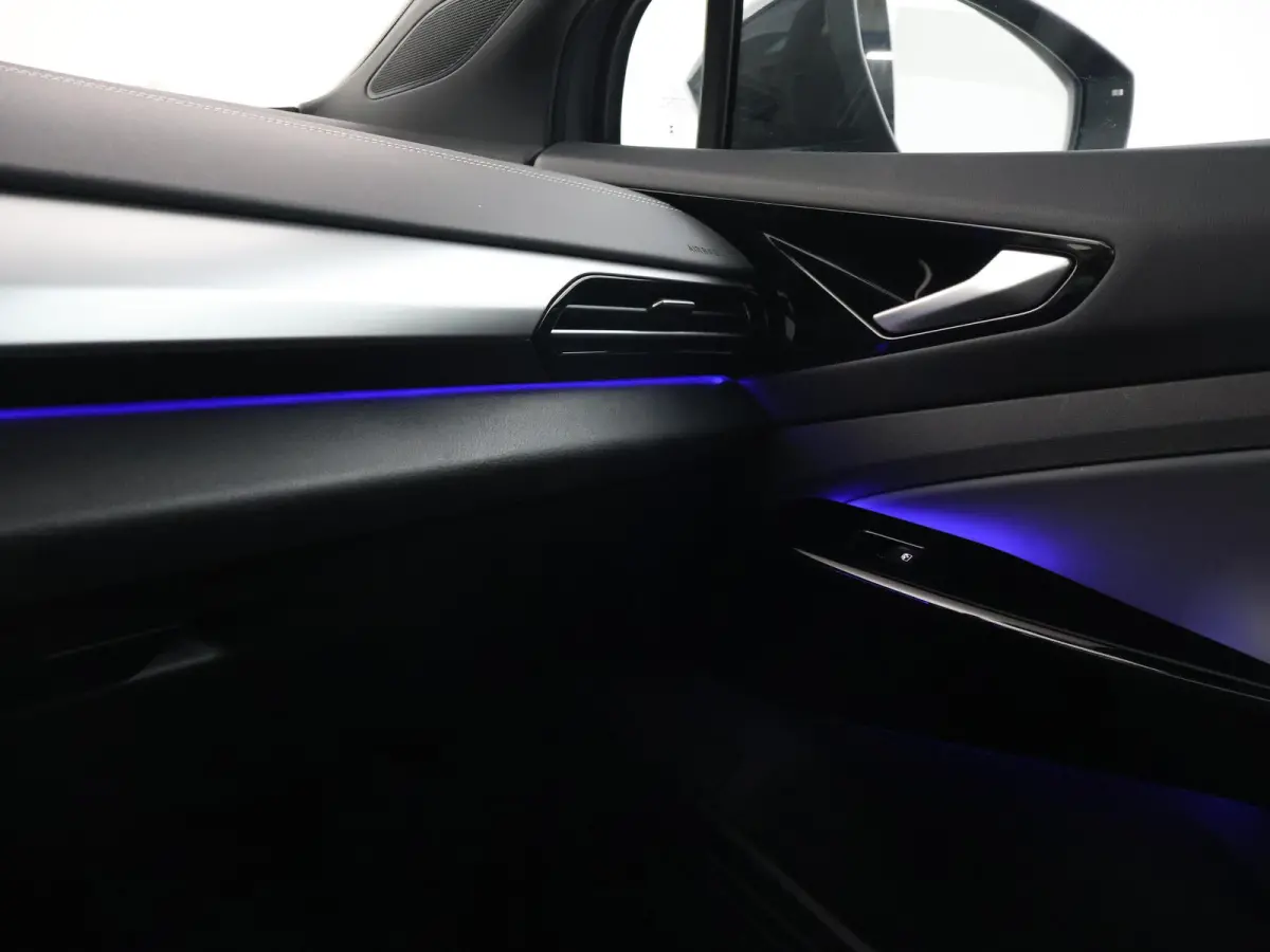 LIMITED EDITION 52 kWh + SFEERVERLICHTING | ADAPTIVE CRUISE | CAMERA | STUUR/STOELVERWARMING