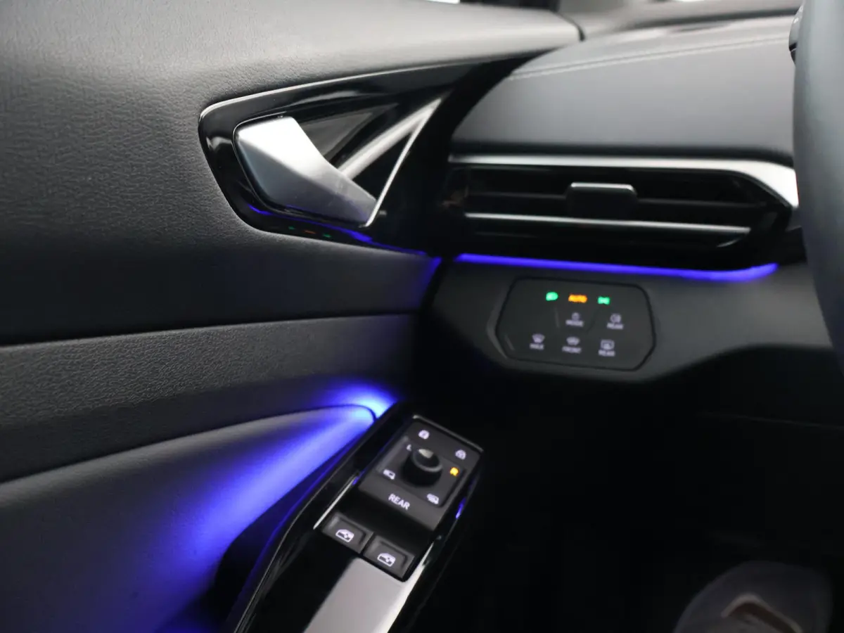 LIMITED EDITION 52 kWh + SFEERVERLICHTING | ADAPTIVE CRUISE | CAMERA | STUUR/STOELVERWARMING