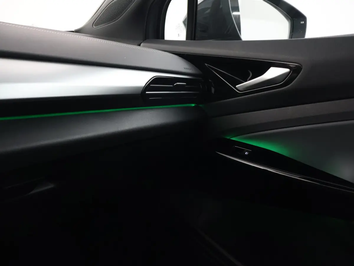 LIMITED EDITION 52 kWh + SFEERVERLICHTING | ADAPTIVE CRUISE | CAMERA | STUUR/STOELVERWARMING