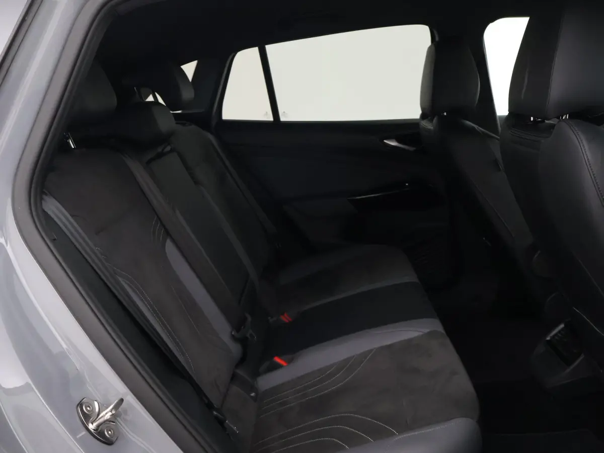 LIMITED EDITION 52 kWh + SFEERVERLICHTING | ADAPTIVE CRUISE | CAMERA | STUUR/STOELVERWARMING