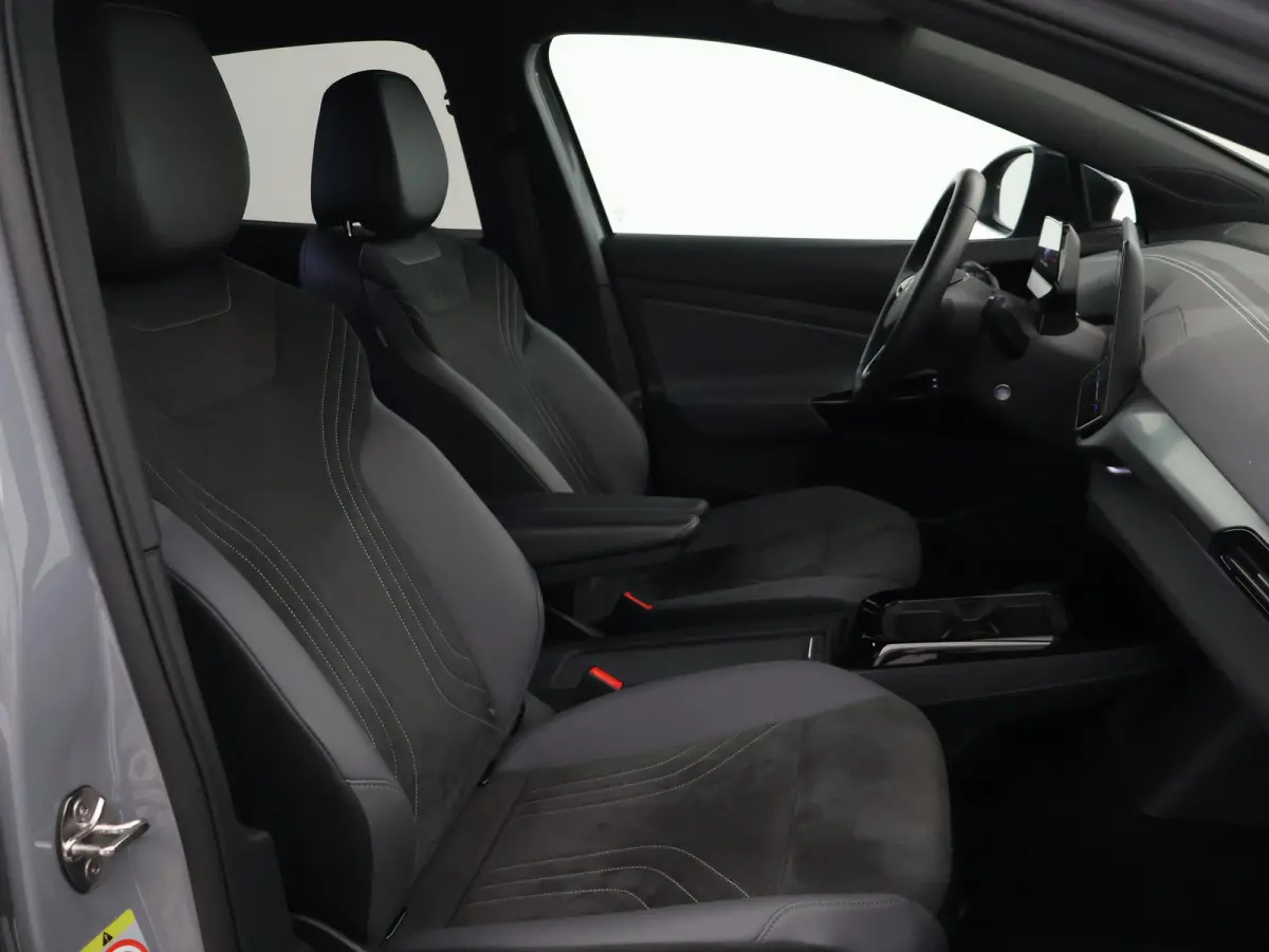 LIMITED EDITION 52 kWh + SFEERVERLICHTING | ADAPTIVE CRUISE | CAMERA | STUUR/STOELVERWARMING