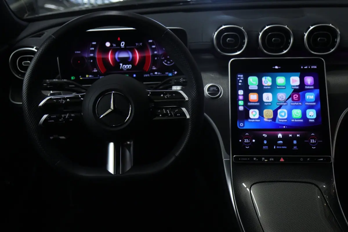 300 AMG/KEYLESS/SFEERVER/MEMORY/360CAM/CARPLAY/VOL