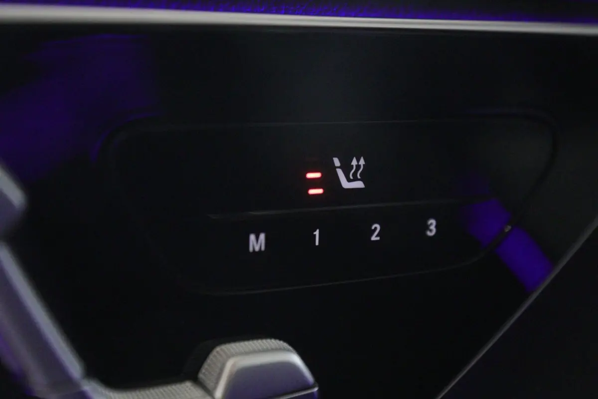 300 AMG/KEYLESS/SFEERVER/MEMORY/360CAM/CARPLAY/VOL
