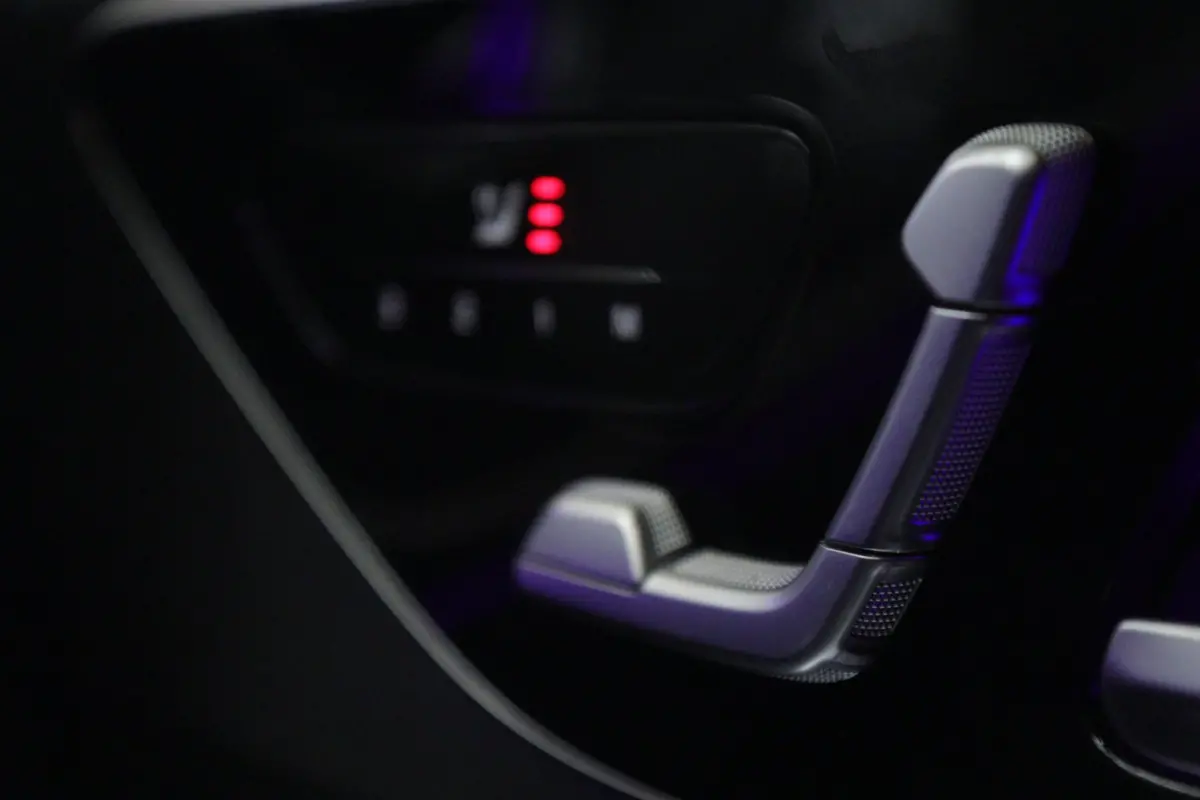 300 AMG/KEYLESS/SFEERVER/MEMORY/360CAM/CARPLAY/VOL