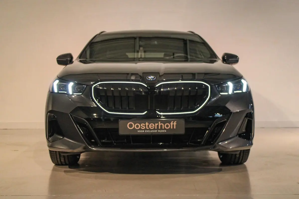 550e xDrive PANO | B&W | 4w-best | TREKH