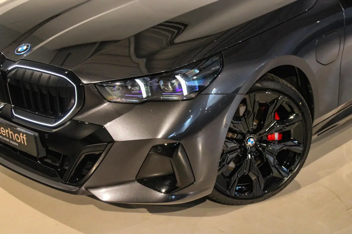 550e xDrive PANO | B&W | 4w-best | TREKH