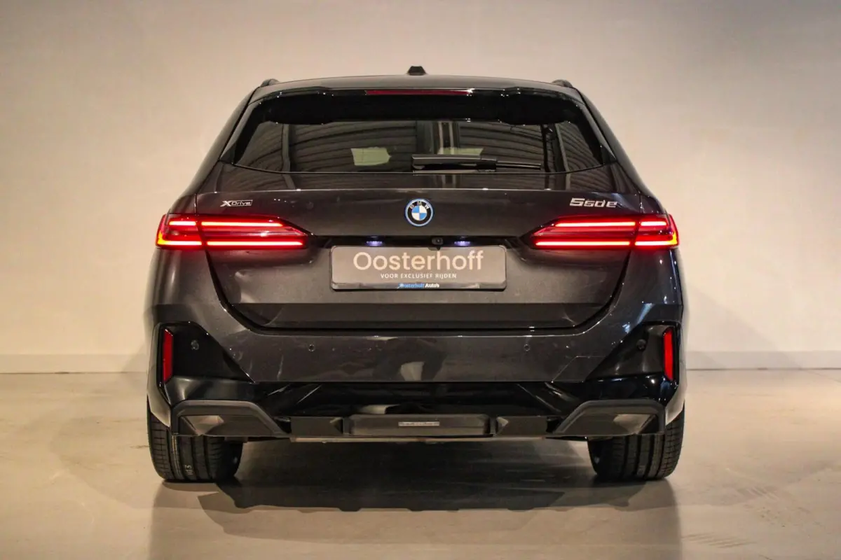 550e xDrive PANO | B&W | 4w-best | TREKH