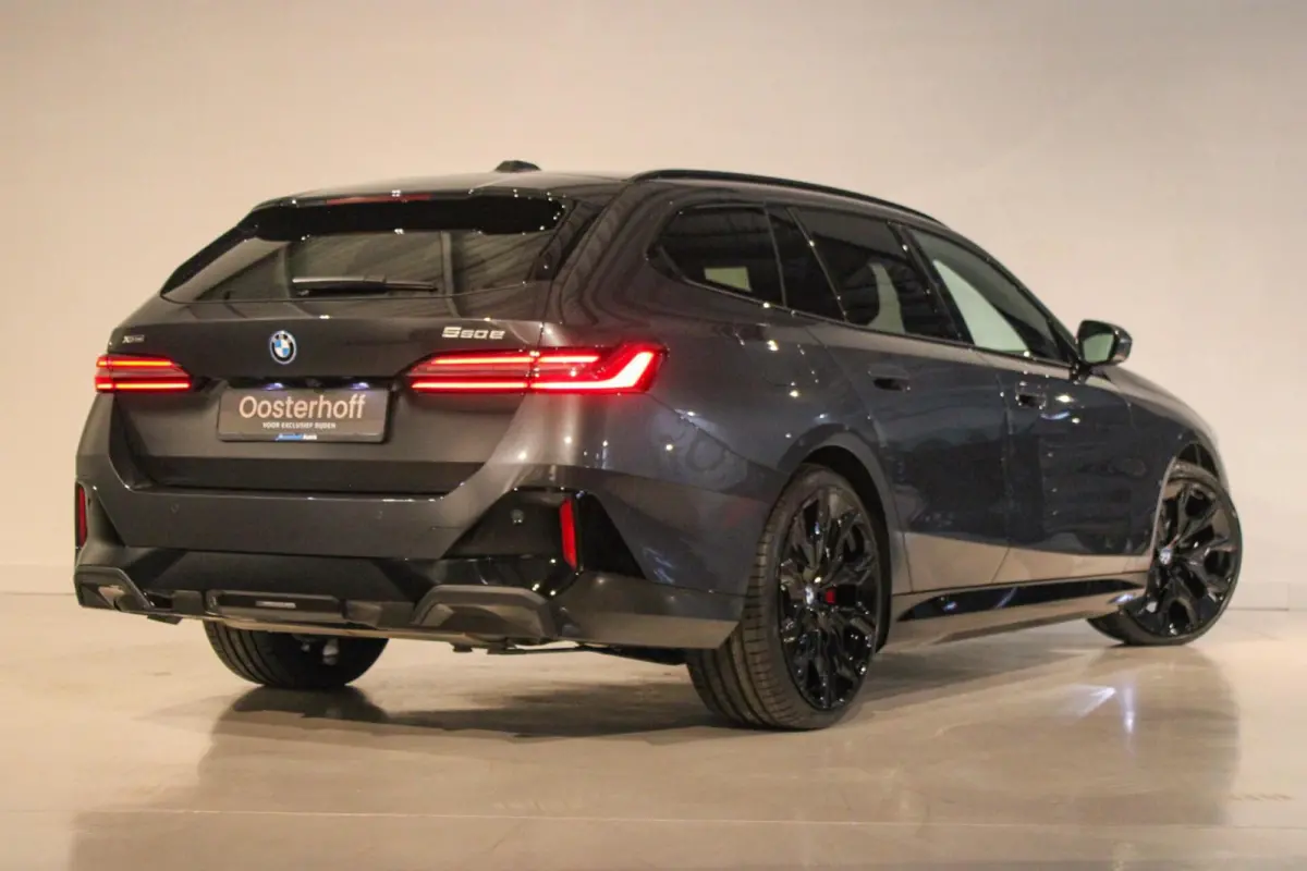 550e xDrive PANO | B&W | 4w-best | TREKH