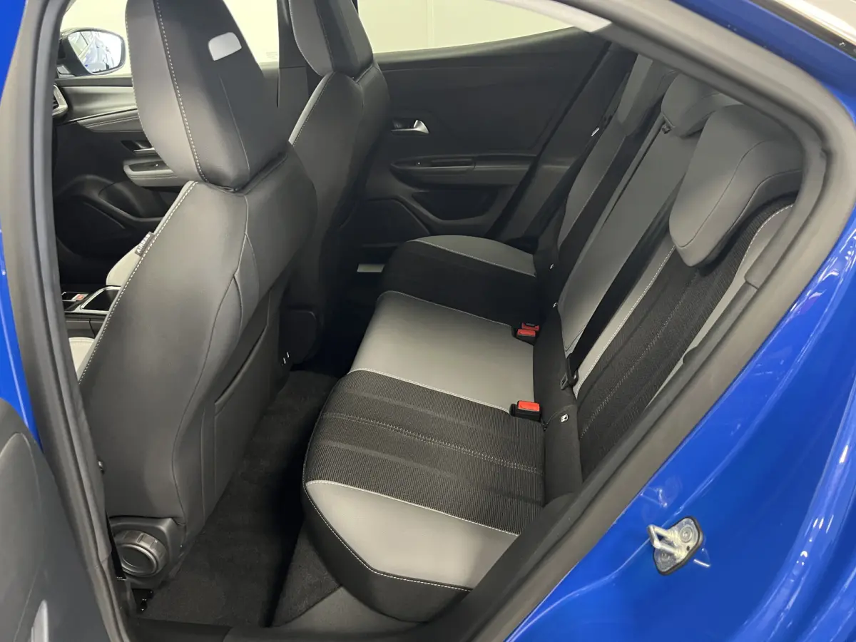 1.2 T. 130PK Automaat Business Elegance / Camera / Pdc / stoel-st.verw. /