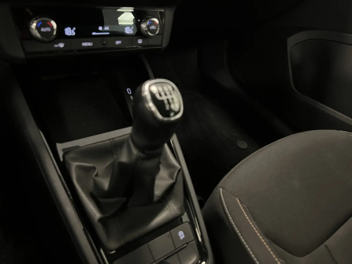 1.0 TSI Business Edition / Digi dashb. / Camera / Climate.c / /