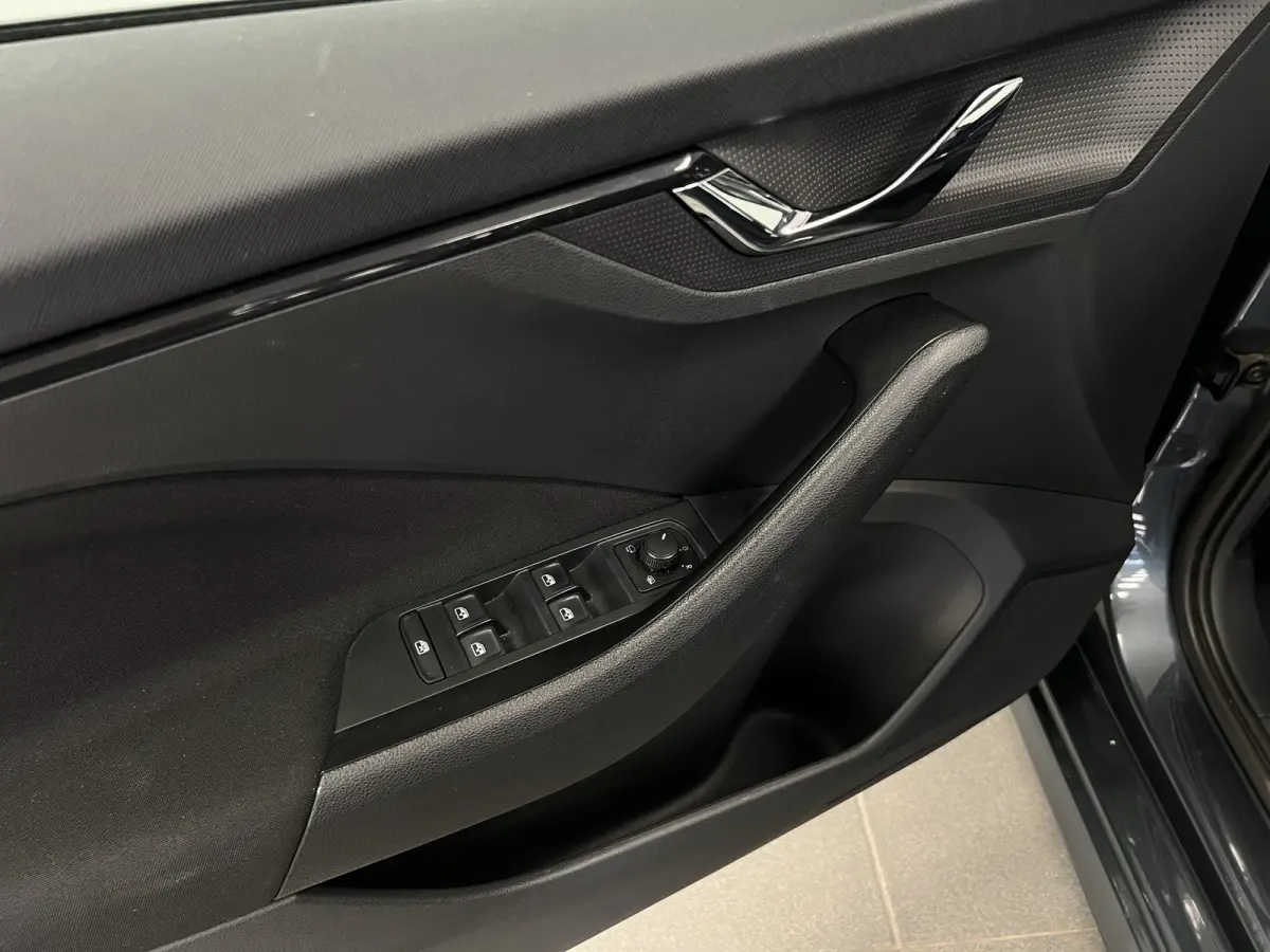 1.0 TSI Business Edition / Digi dashb. / Camera / Climate.c / /