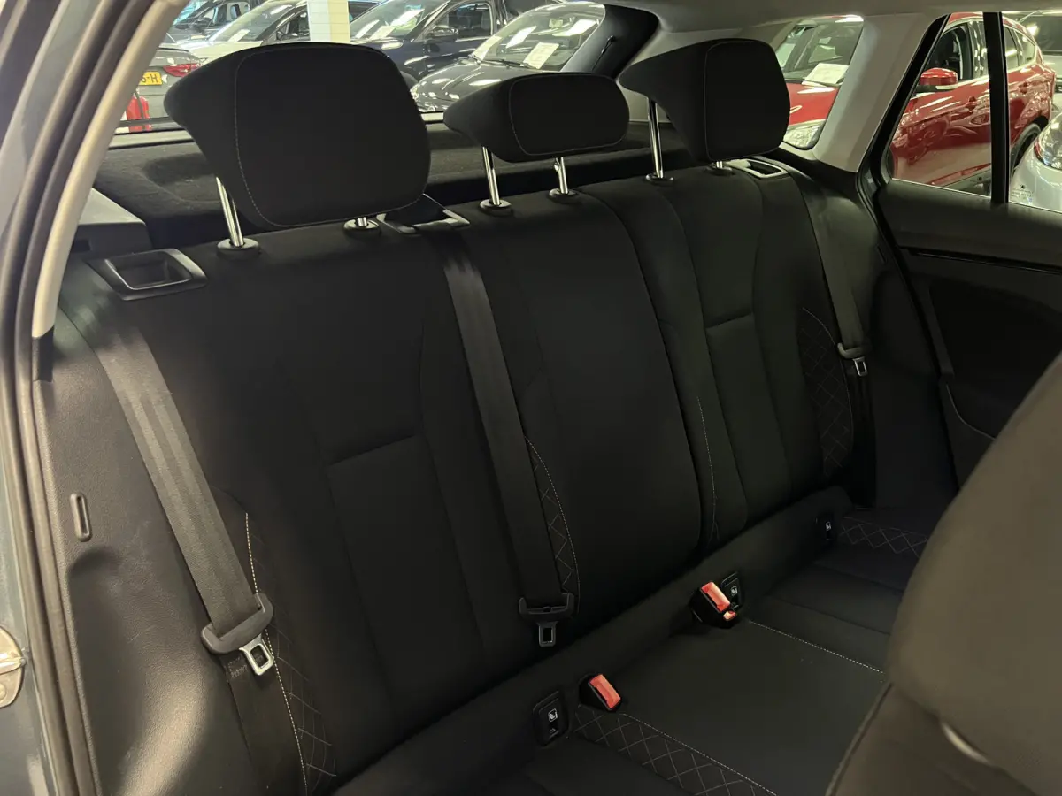 1.0 TSI Business Edition / Digi dashb. / Camera / Climate.c / /