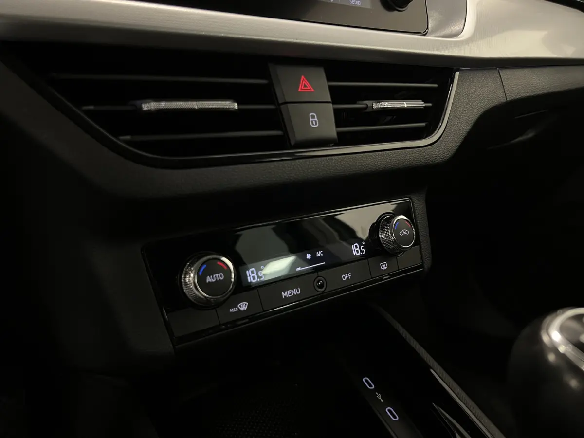 1.0 TSI Business Edition / Digi dashb. / Camera / Climate.c / /