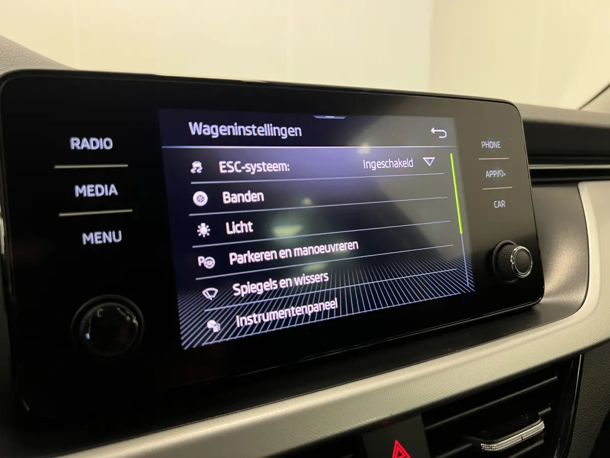 1.0 TSI Business Edition / Digi dashb. / Camera / Climate.c / /
