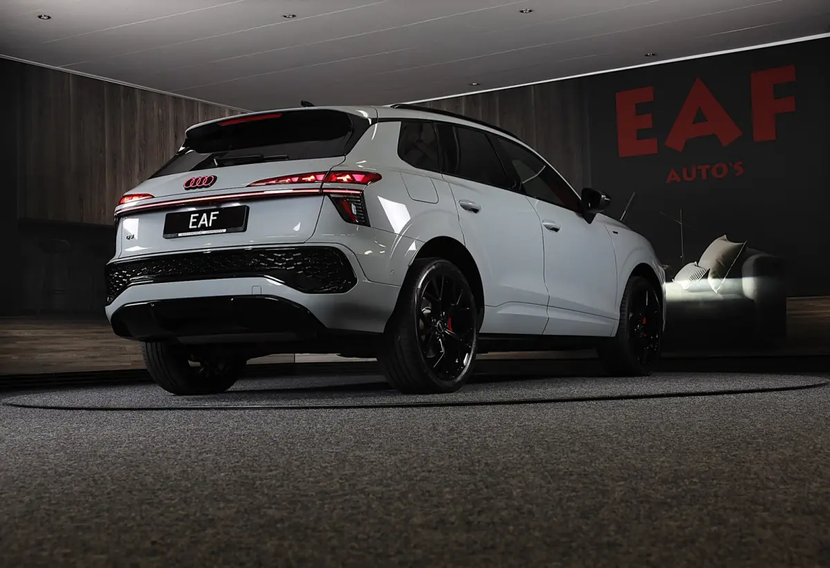 1.5 200kW e-hybrid S Line / Head Up / Sonos / Memory / 360 Camera / Acc / Lane Assist / Dode Hoek / Open Pano / 20 Inch