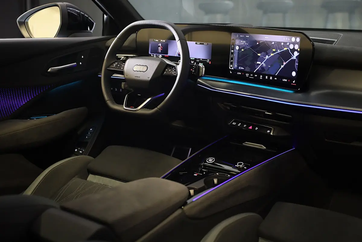1.5 200kW e-hybrid S Line / Head Up / Sonos / Memory / 360 Camera / Acc / Lane Assist / Dode Hoek / Open Pano / 20 Inch