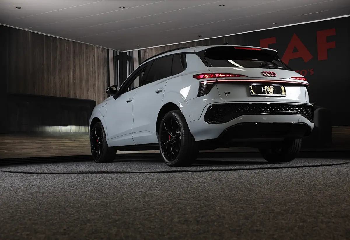 1.5 200kW e-hybrid S Line / Head Up / Sonos / Memory / 360 Camera / Acc / Lane Assist / Dode Hoek / Open Pano / 20 Inch