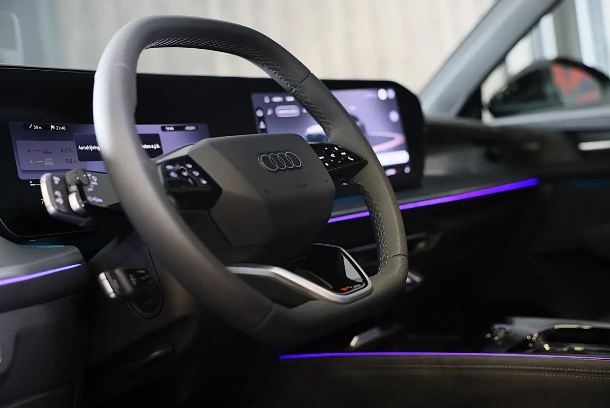 1.5 200kW e-hybrid S Line / Head Up / Sonos / Memory / 360 Camera / Acc / Lane Assist / Dode Hoek / Open Pano / 20 Inch