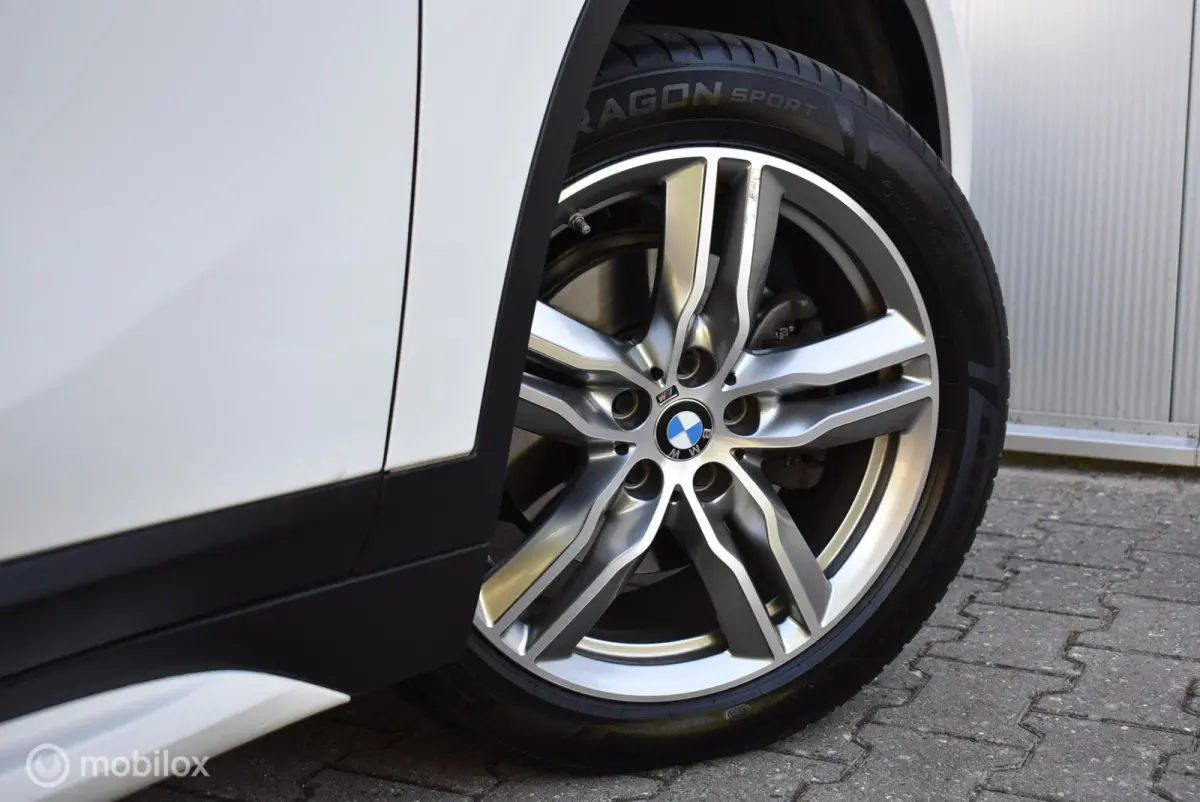 sDrive18i AUT. Sport Alpinweiss Pano Stoelverw. 18" LMV Privacyglass Nette auto!