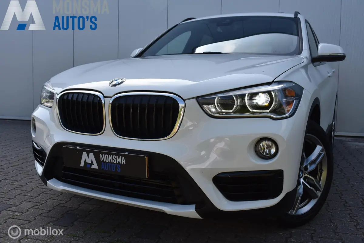 sDrive18i AUT. Sport Alpinweiss Pano Stoelverw. 18" LMV Privacyglass Nette auto!