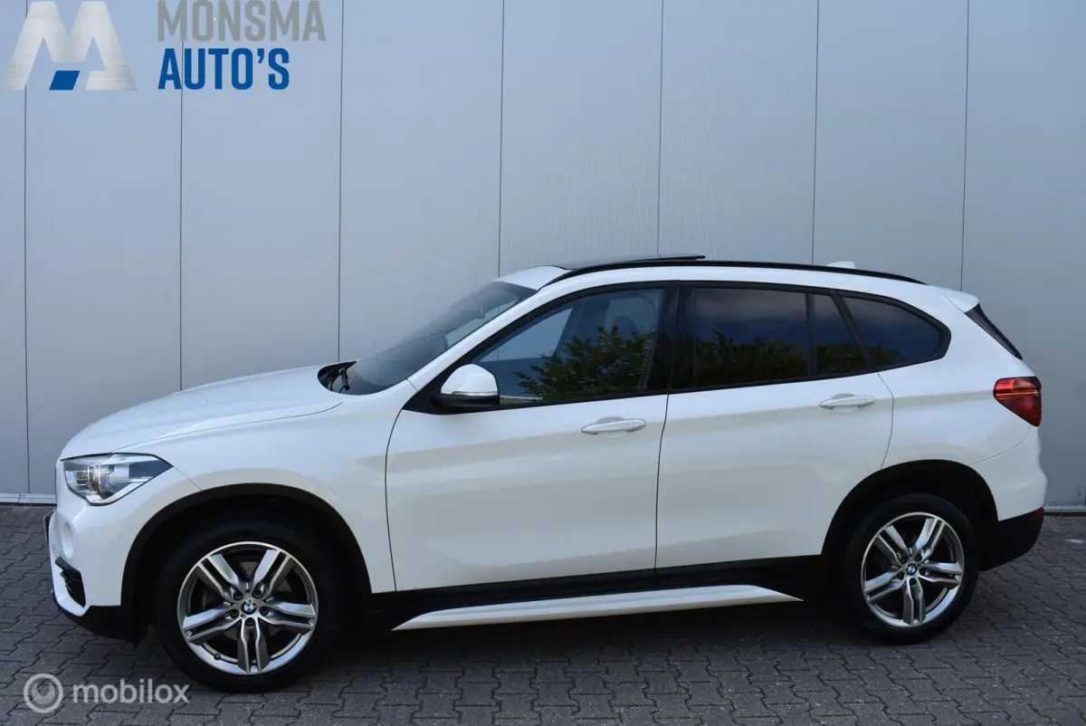 sDrive18i AUT. Sport Alpinweiss Pano Stoelverw. 18" LMV Privacyglass Nette auto!