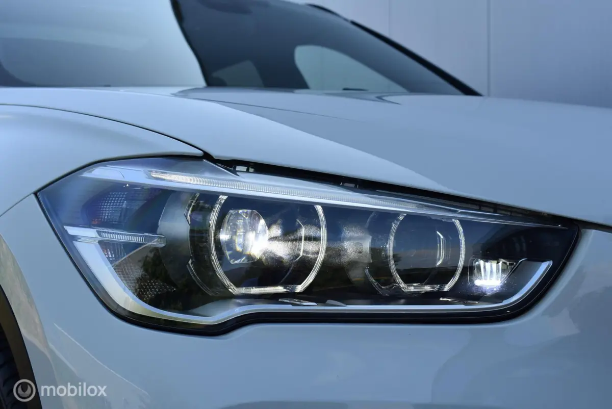 sDrive18i AUT. Sport Alpinweiss Pano Stoelverw. 18" LMV Privacyglass Nette auto!