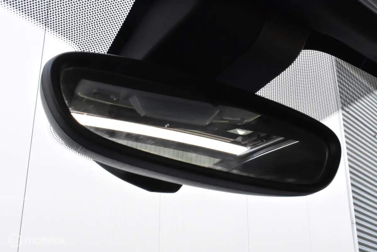 sDrive18i AUT. Sport Alpinweiss Pano Stoelverw. 18" LMV Privacyglass Nette auto!