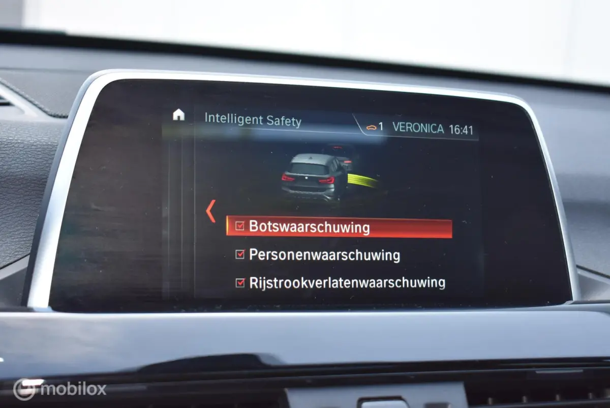 sDrive18i AUT. Sport Alpinweiss Pano Stoelverw. 18" LMV Privacyglass Nette auto!