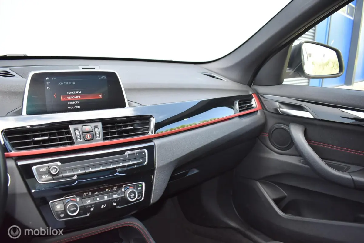 sDrive18i AUT. Sport Alpinweiss Pano Stoelverw. 18" LMV Privacyglass Nette auto!