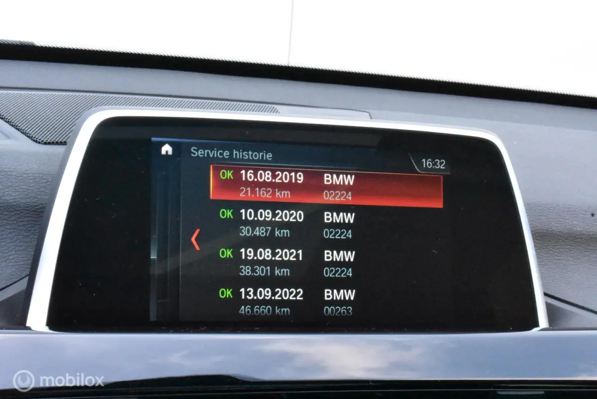 sDrive18i AUT. Sport Alpinweiss Pano Stoelverw. 18" LMV Privacyglass Nette auto!