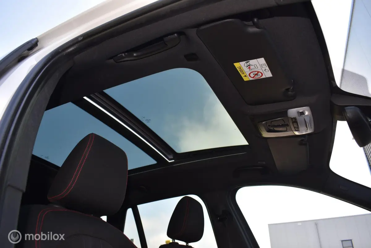 sDrive18i AUT. Sport Alpinweiss Pano Stoelverw. 18" LMV Privacyglass Nette auto!