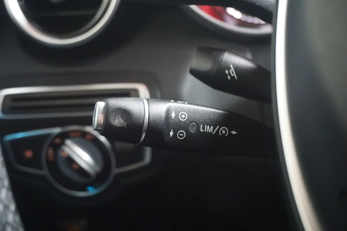 250 Prestige | Airco (automatisch) | Cruise control | Electronic climate controle