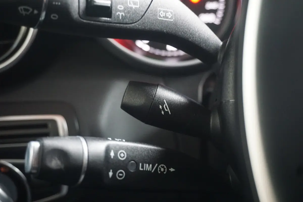 250 Prestige | Airco (automatisch) | Cruise control | Electronic climate controle