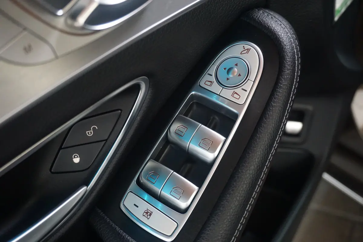 250 Prestige | Airco (automatisch) | Cruise control | Electronic climate controle