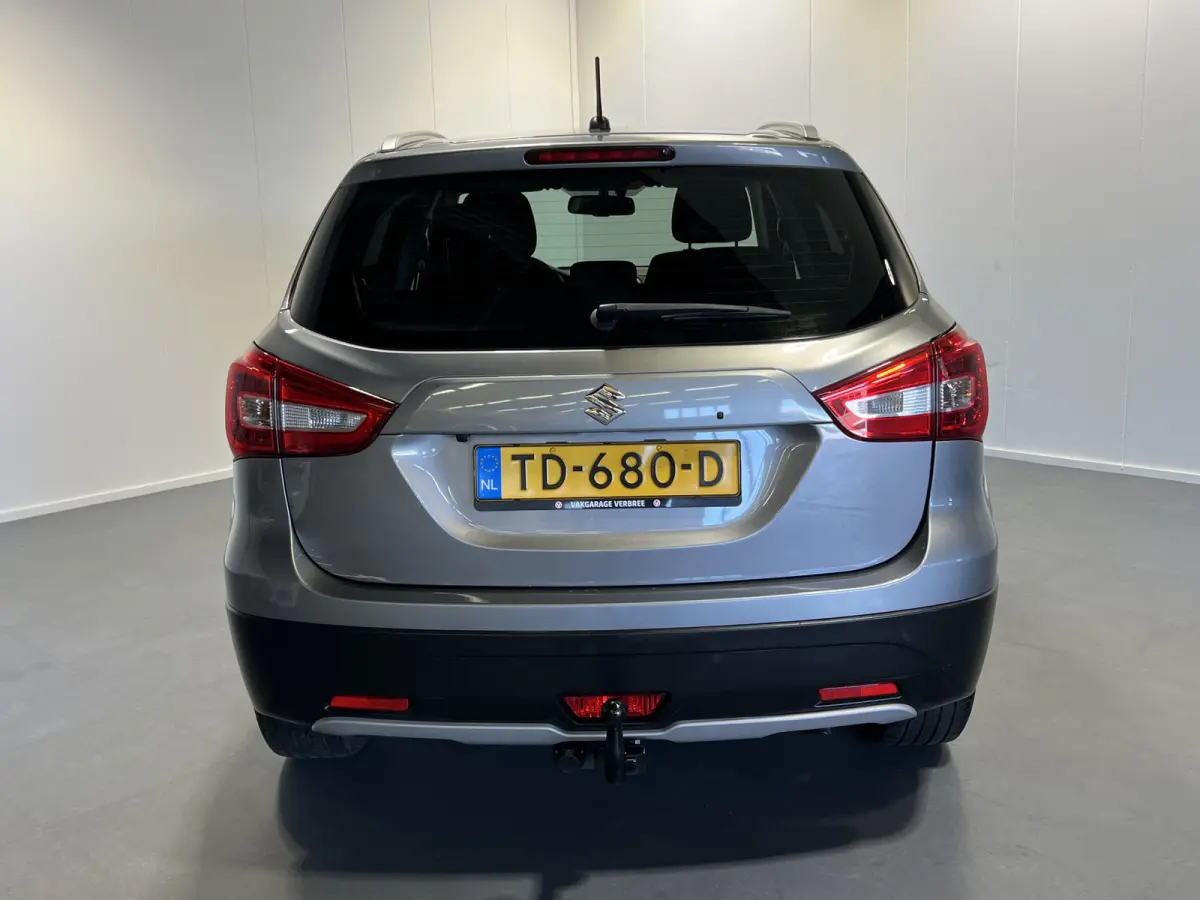 1.0 Boosterjet Exclusive | Lichtmetalen Velgen 17" | Voorstoelen Verwarmd | Cruise Control | LED Koplampen | Airco |
