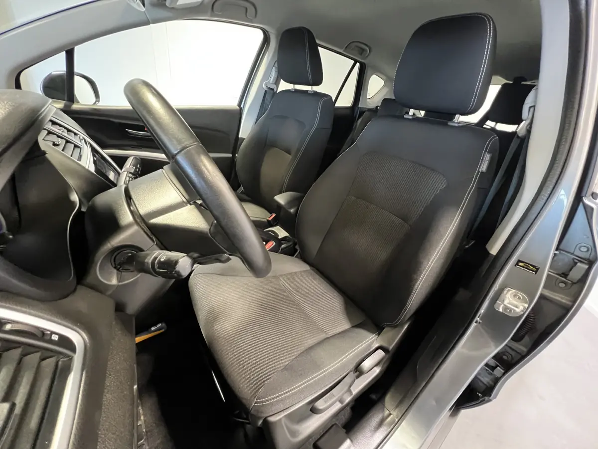 1.0 Boosterjet Exclusive | Lichtmetalen Velgen 17" | Voorstoelen Verwarmd | Cruise Control | LED Koplampen | Airco |