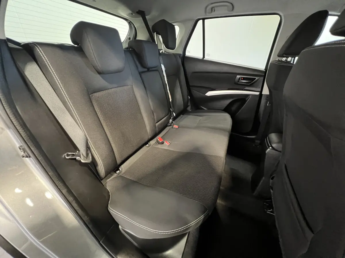 1.0 Boosterjet Exclusive | Lichtmetalen Velgen 17" | Voorstoelen Verwarmd | Cruise Control | LED Koplampen | Airco |