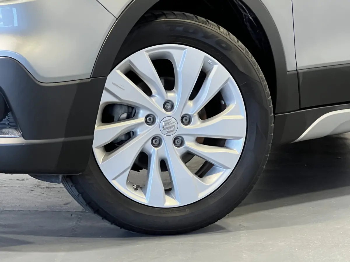 1.0 Boosterjet Exclusive | Lichtmetalen Velgen 17" | Voorstoelen Verwarmd | Cruise Control | LED Koplampen | Airco |