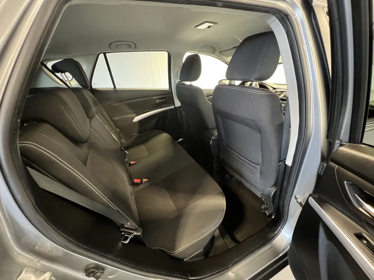 1.0 Boosterjet Exclusive | Lichtmetalen Velgen 17" | Voorstoelen Verwarmd | Cruise Control | LED Koplampen | Airco |