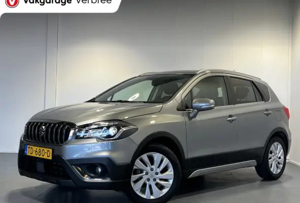 1.0 Boosterjet Exclusive | Lichtmetalen Velgen 17" | Voorstoelen Verwarmd | Cruise Control | LED Koplampen | Airco |