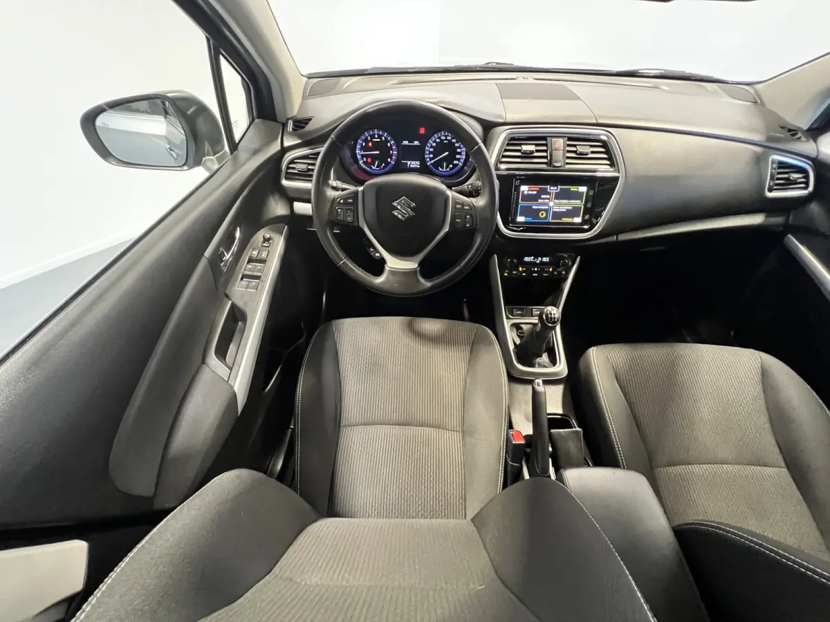 1.0 Boosterjet Exclusive | Lichtmetalen Velgen 17" | Voorstoelen Verwarmd | Cruise Control | LED Koplampen | Airco |