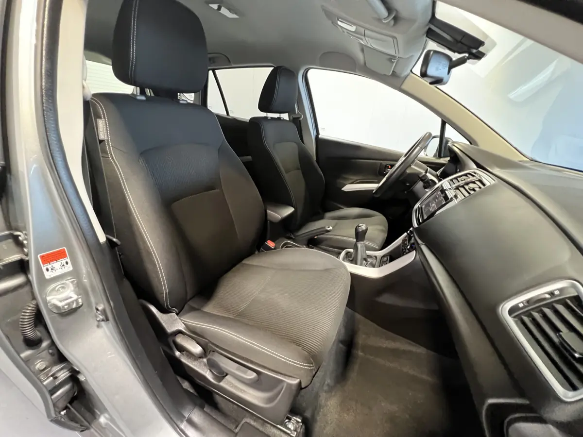 1.0 Boosterjet Exclusive | Lichtmetalen Velgen 17" | Voorstoelen Verwarmd | Cruise Control | LED Koplampen | Airco |
