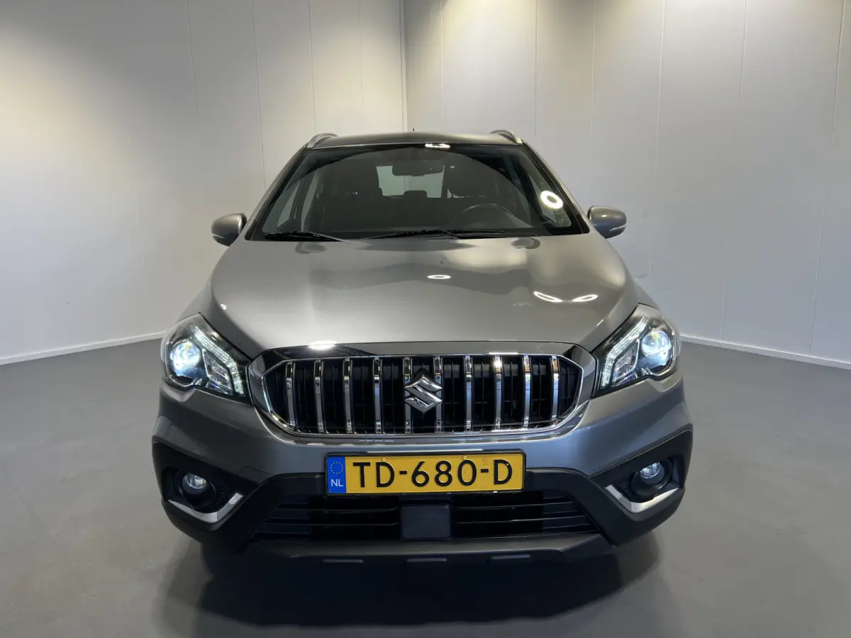 1.0 Boosterjet Exclusive | Lichtmetalen Velgen 17" | Voorstoelen Verwarmd | Cruise Control | LED Koplampen | Airco |
