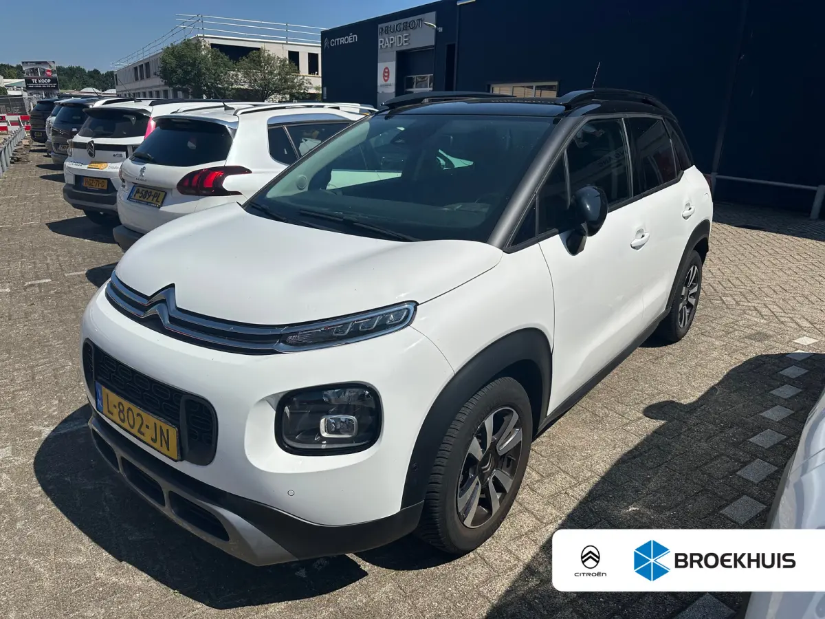 1.2 PureTech Shine | Navigatie | Camera | Trekhaak | Climate Control | Carplay | Parkeersensoren | Achteruitrijcamera | Afwijkende dakkleur | Airco (automatisch)