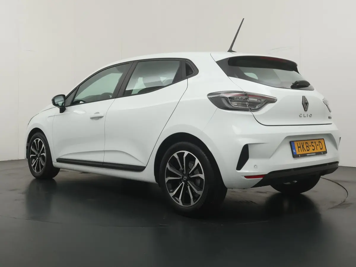 evolution full hybrid E-Tech 145 | SoH 96% | Parkeercamera | Navigatie |