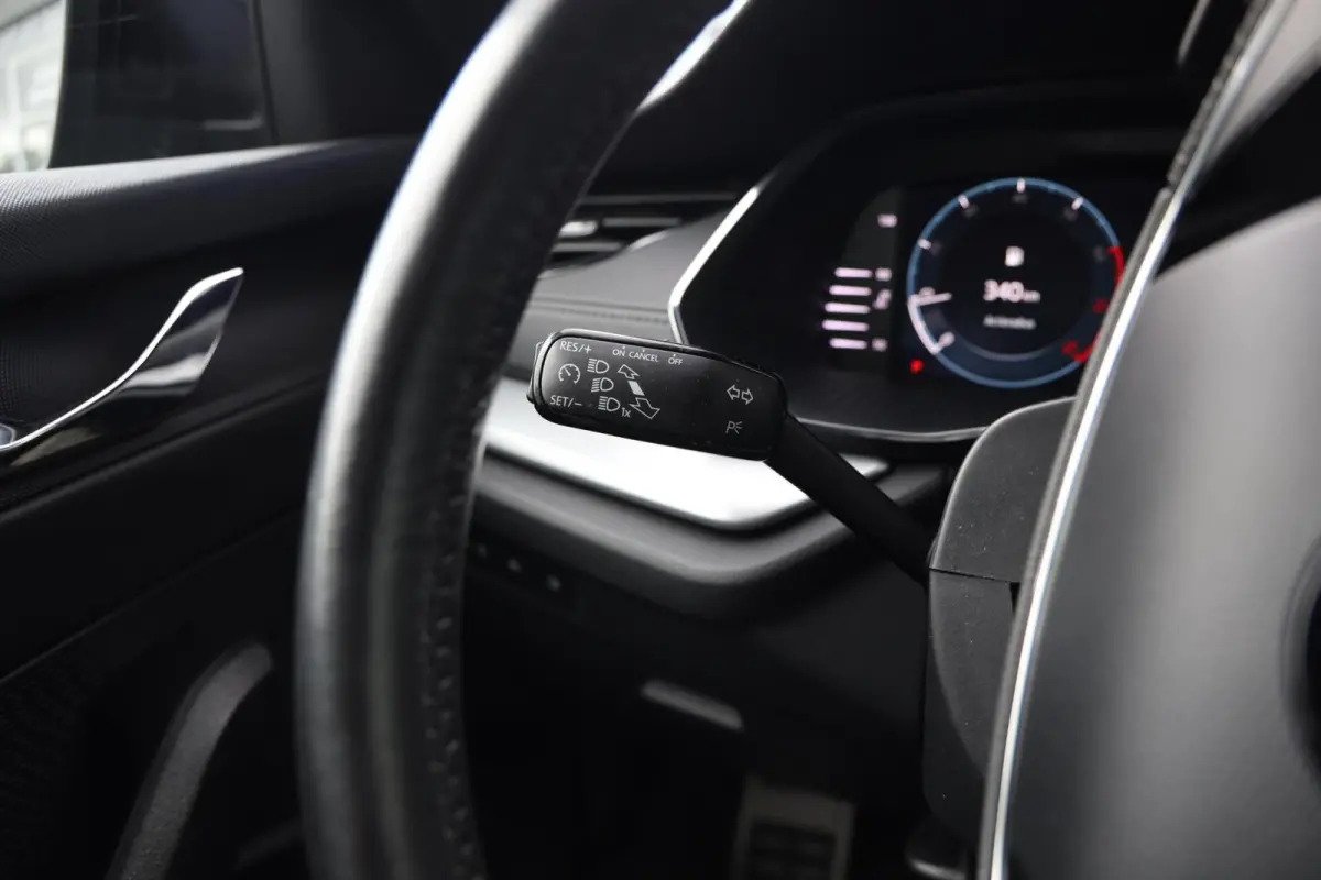 1.0 e-TSI Sport Business|Navi|Apple carplay/Android auto|Clima|LED|Sportstoelen|